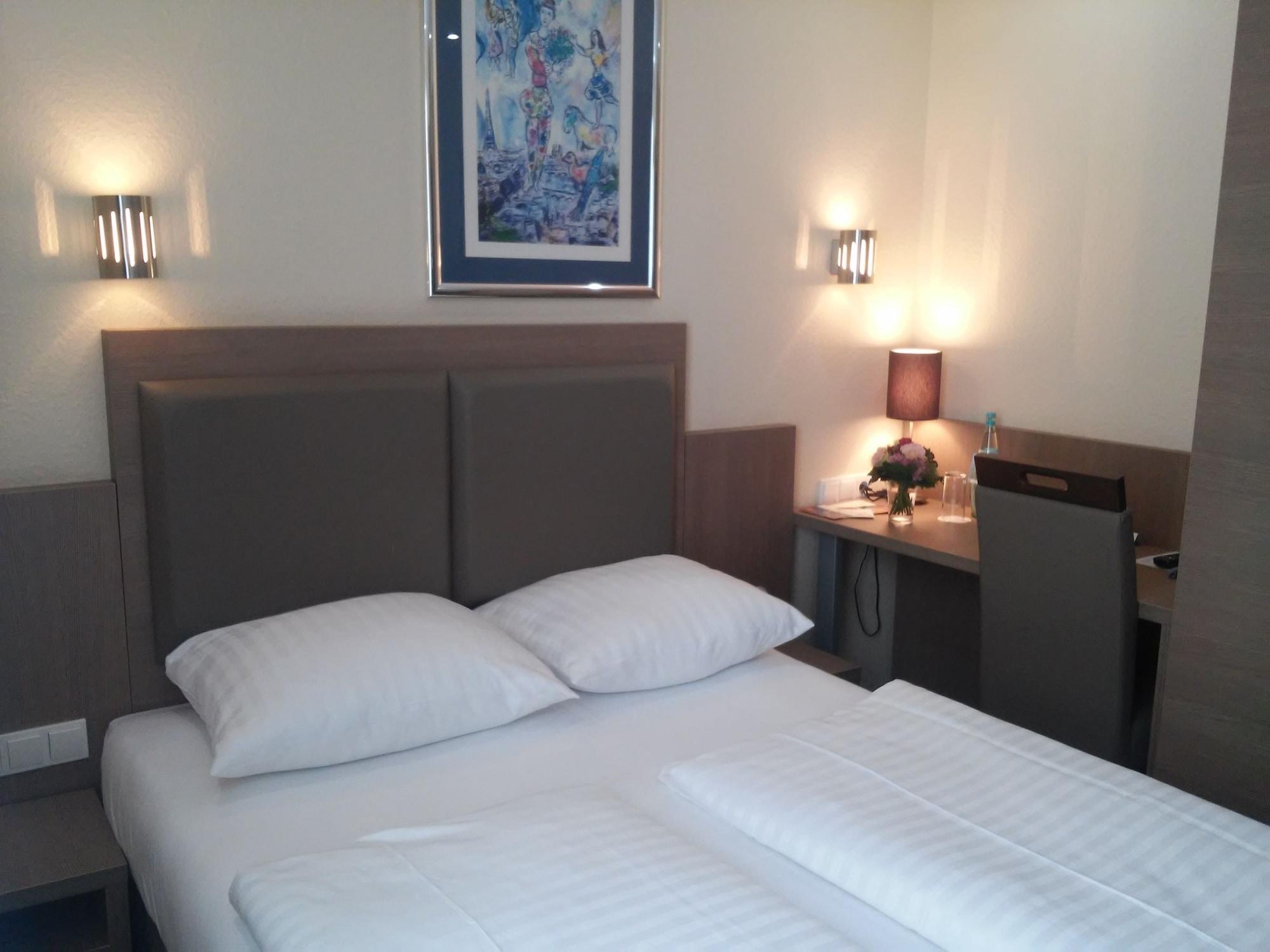 โนวุม โฮเต็ล บูลาวาร์ด สตุทการ์ท ซิตี้ Hotel สตุตการ์ต ภายนอก รูปภาพ