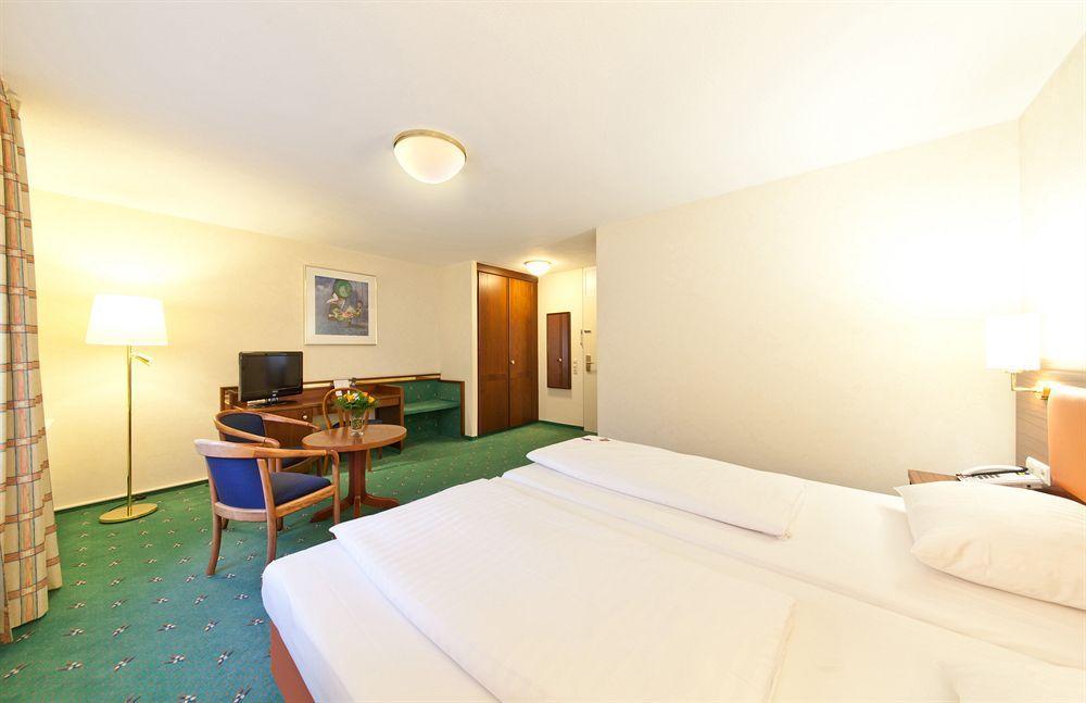 โนวุม โฮเต็ล บูลาวาร์ด สตุทการ์ท ซิตี้ Hotel สตุตการ์ต ภายนอก รูปภาพ