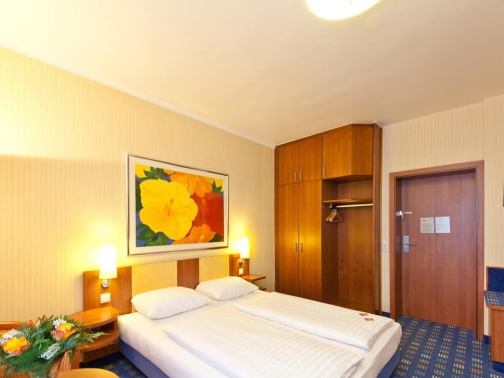 โนวุม โฮเต็ล บูลาวาร์ด สตุทการ์ท ซิตี้ Hotel สตุตการ์ต ภายนอก รูปภาพ